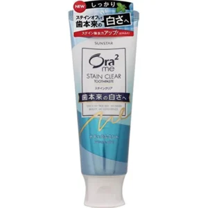 A tube of Ora2 Me Stain Clear Paste in Natural Mint flavor, a toothpaste designed for easy stain removal and regular oral hygiene.