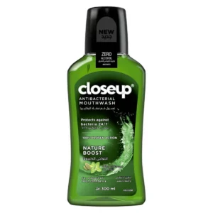 Closeup antibacterial mouthwash with active zinc fights bacteria and gives long-lasting fresh breath all day.