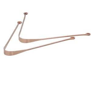 This set of two pure copper tongue scrapers effectively and comfortably removes buildup to improve oral hygiene and reduce bad breath.