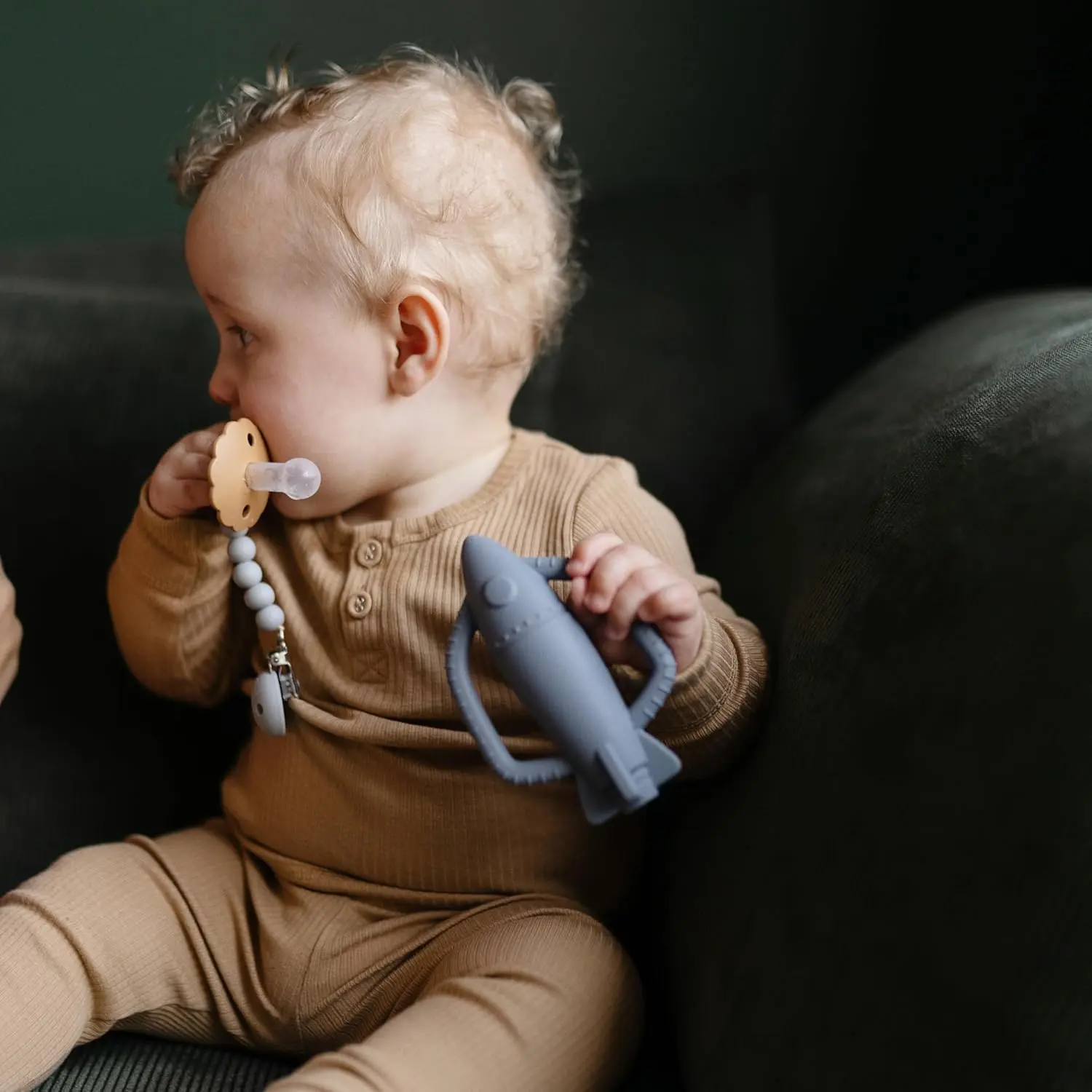 Two-pack of FRIGG Daisy pacifiers in baked clay and cream colors, size 2, designed for babies 6-18 months and made with SilkySoft medical grade silicone.