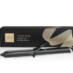 The ghd Curve Classic Curl Tong with a 26 mm medium barrel creates classic, bouncy curls with its ultra-zone technology and optimum styling temperature of 185ºC, minimizing hair damage.