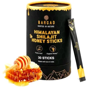 This image displays individual serving sticks of Himalayan Shilajit Honey with Saffron, a convenient and natural way to enjoy the benefits of shilajit and honey.